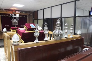 photo - Interior of Adath Israel Synagogue in Old Havana, the ark