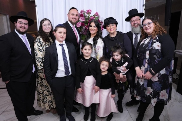 photo - Rabbi Dr. Eytan Cowen, his wife Rabbanit Caroline Sarah Bitton-Cowen and their family will take up the mantle of spiritual and rabbinic leadership at Congregation Beth Hamidrash